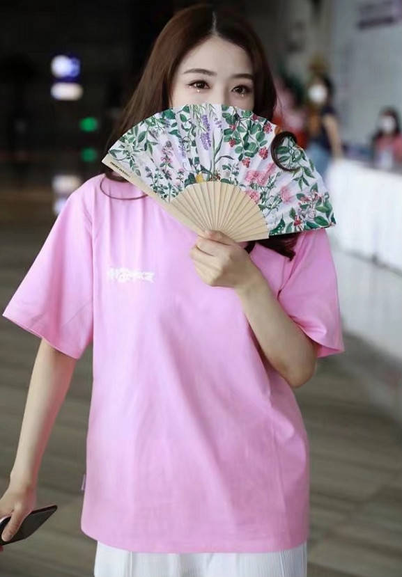 水蜜桃|张含韵也成“水蜜桃女孩”?穿JK裙大方秀腿,这身材才是男士最爱