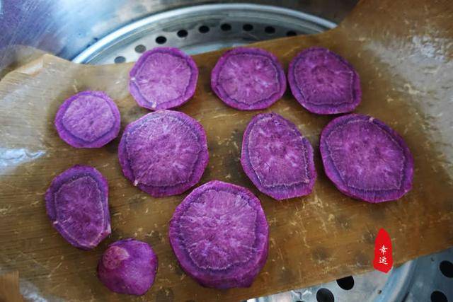 风车|蒸出来的花式馒头，像个风车又像是一朵花用一个紫薯
