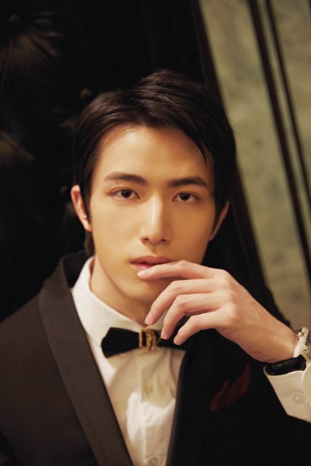 赵露思|原创四位主演火了三个，男主角却还是小透明，海报也太欺负人了吧？