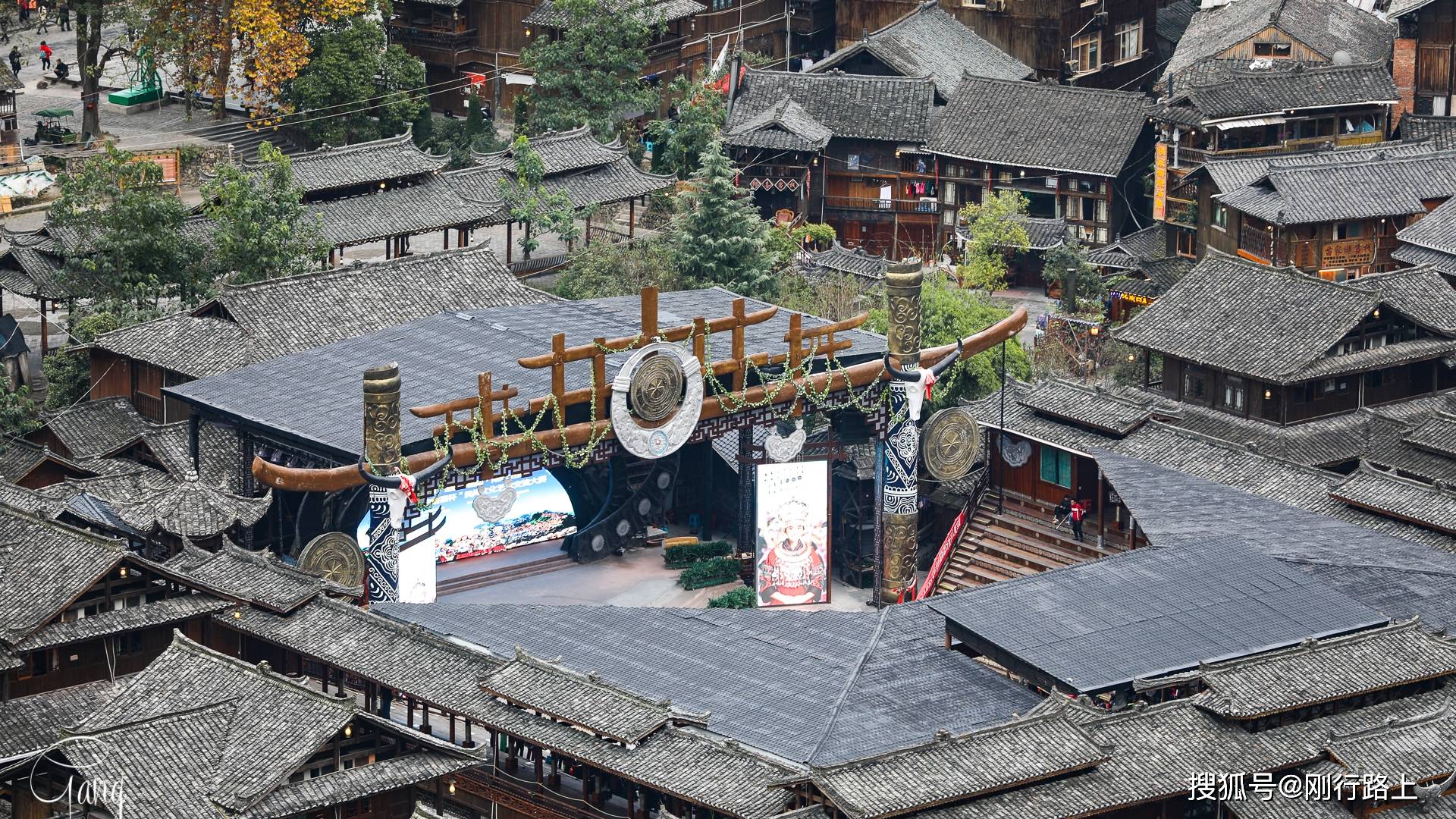 苗寨|不同的角度看西江千户苗寨,才发现没有白来