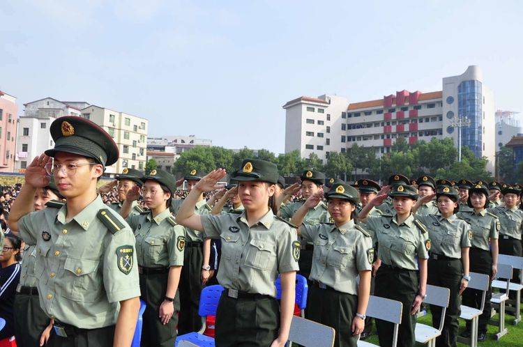 新学期|湘乡一中举行2020年秋季开学典礼暨万端阳校友奖（助）学金颁奖仪式