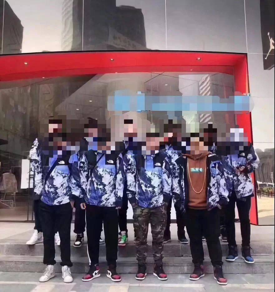 感言|Supreme口红真来了,卡姐开箱感言:想涂在我的PU*Y上