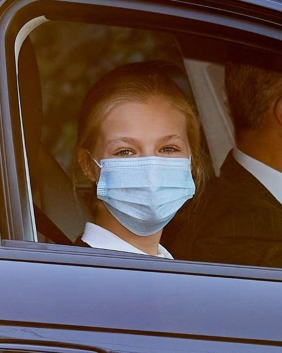 妹妹|西班牙公主开学！姐姐穿学生装和普通学生一样，妹妹随行刻意低调