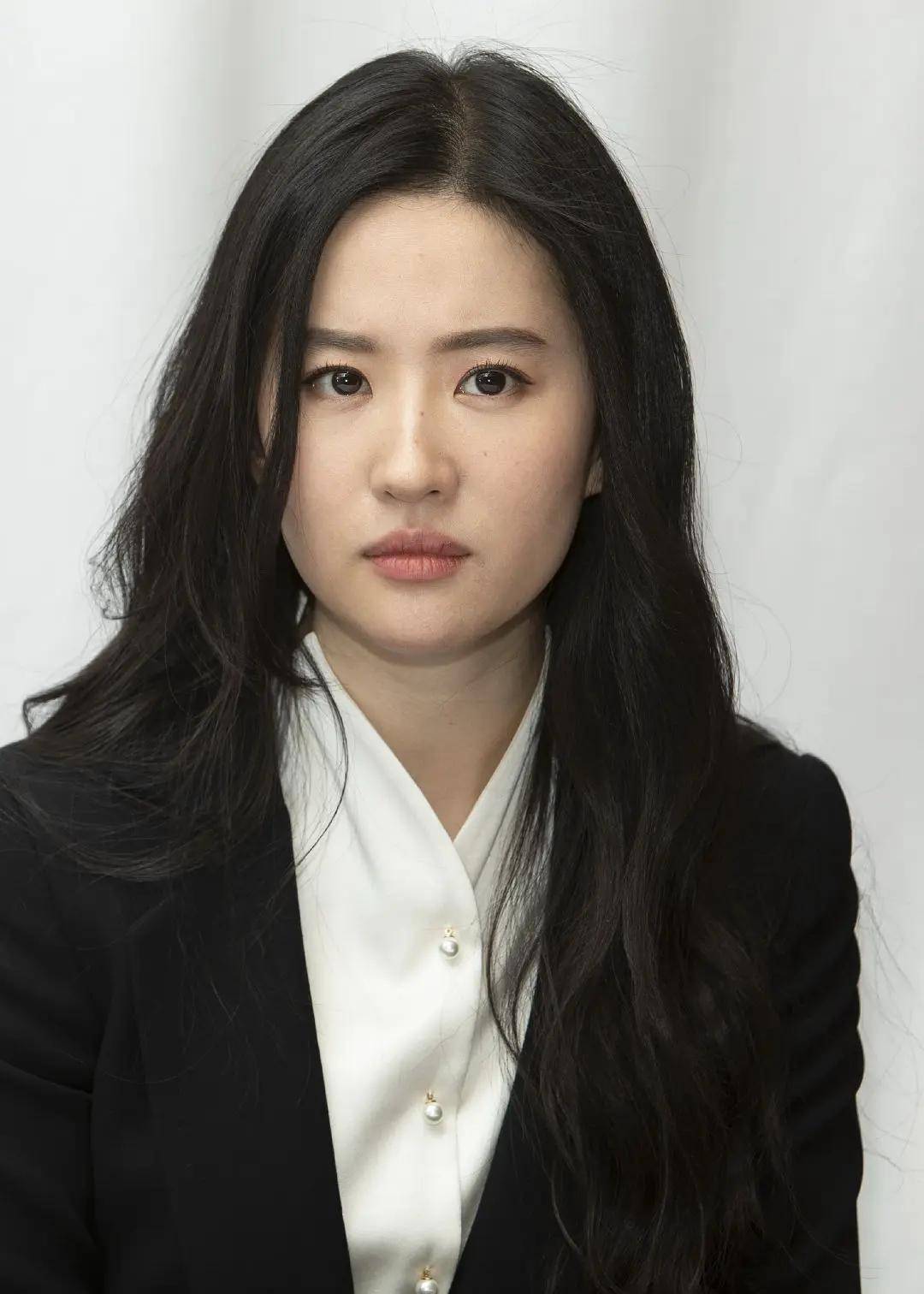 花木兰|刘亦菲为《花木兰》拍摄的生图曝光，神仙姐姐也抵不住一胖毁所有