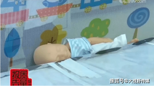 孩子|又一位宝宝险被床围卡死！妈妈：本来是想保护他