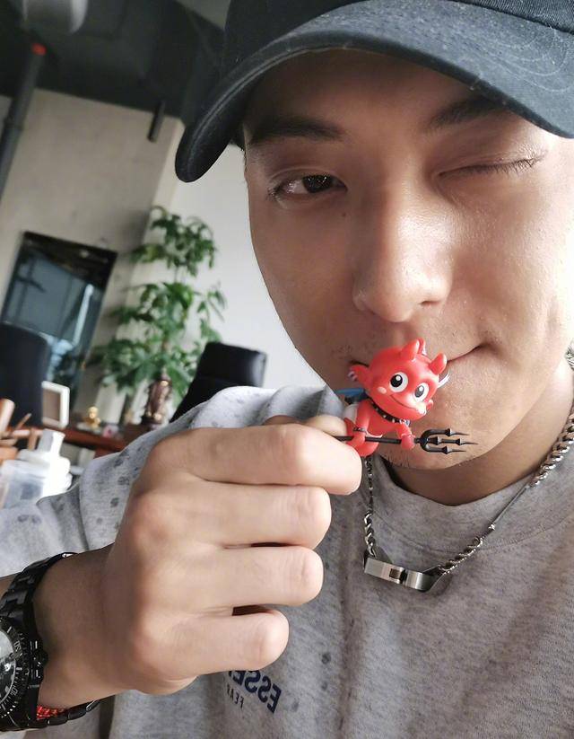 黄子韬的爸爸9月11日病逝，享年52岁