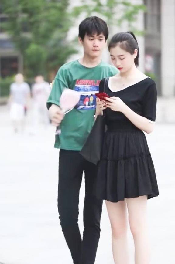 穿着|别人家男友穿“彪马”，女友穿T字鞋一起贼搭，不愧是有钱的CP