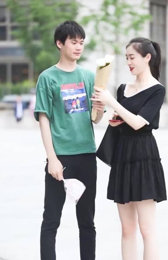 穿着|别人家男友穿“彪马”，女友穿T字鞋一起贼搭，不愧是有钱的CP