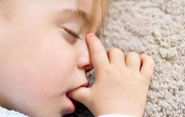 如何给宝宝戒吃手睡觉 701d3b947f3743e0af494d1c650b18df.jpeg