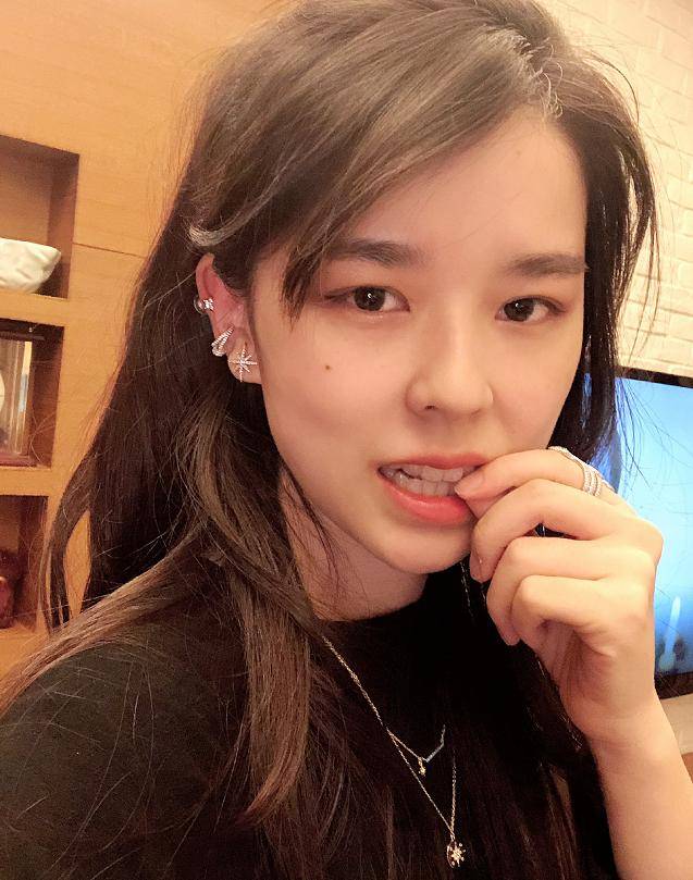 直播|原创沫子和陈赫吃鸡,沫子和路人吃鸡,看到沫子的表情,差距好大!