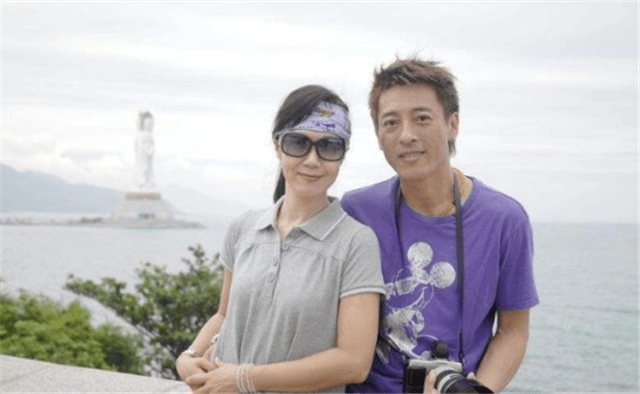 “令狐冲”吕颂贤晒照为妻子庆生,两人丁克多年