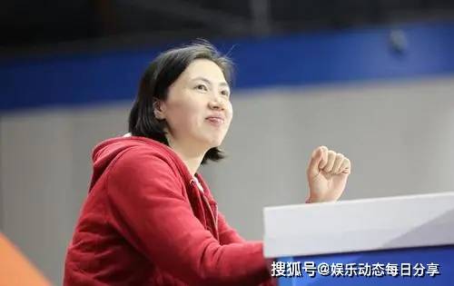 昔日|太美了!女排奥运冠军晒昔日旧照,周苏红身穿旗袍气质温婉知性