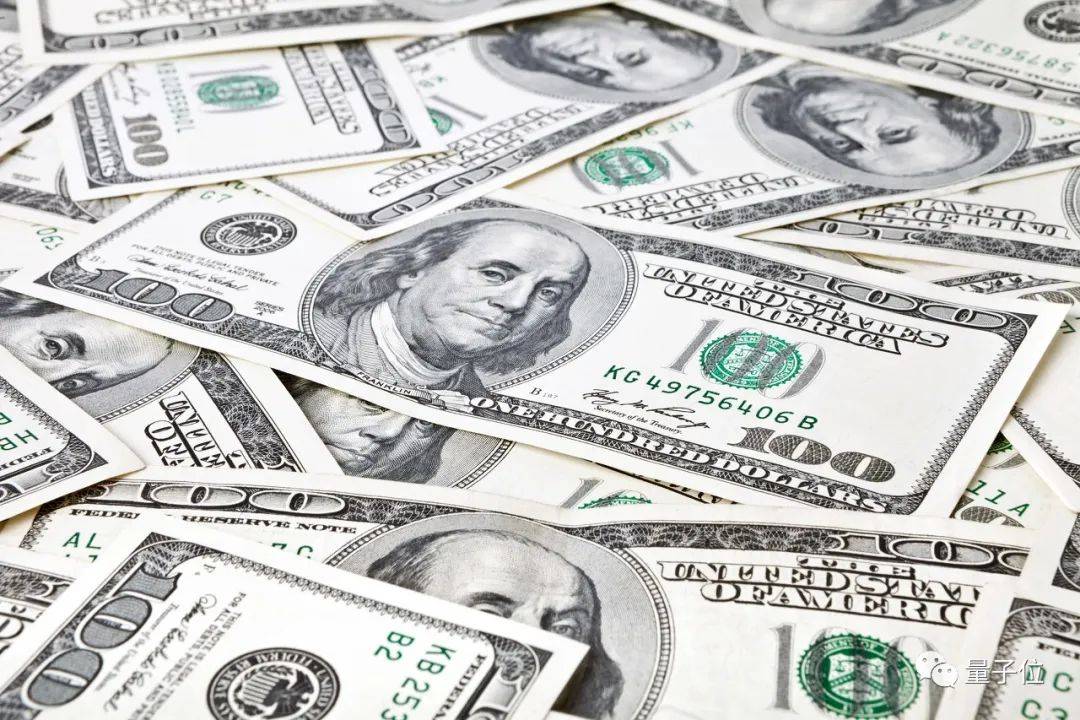 北大“一个人的毕业照”主人公,十年后搞起了AI