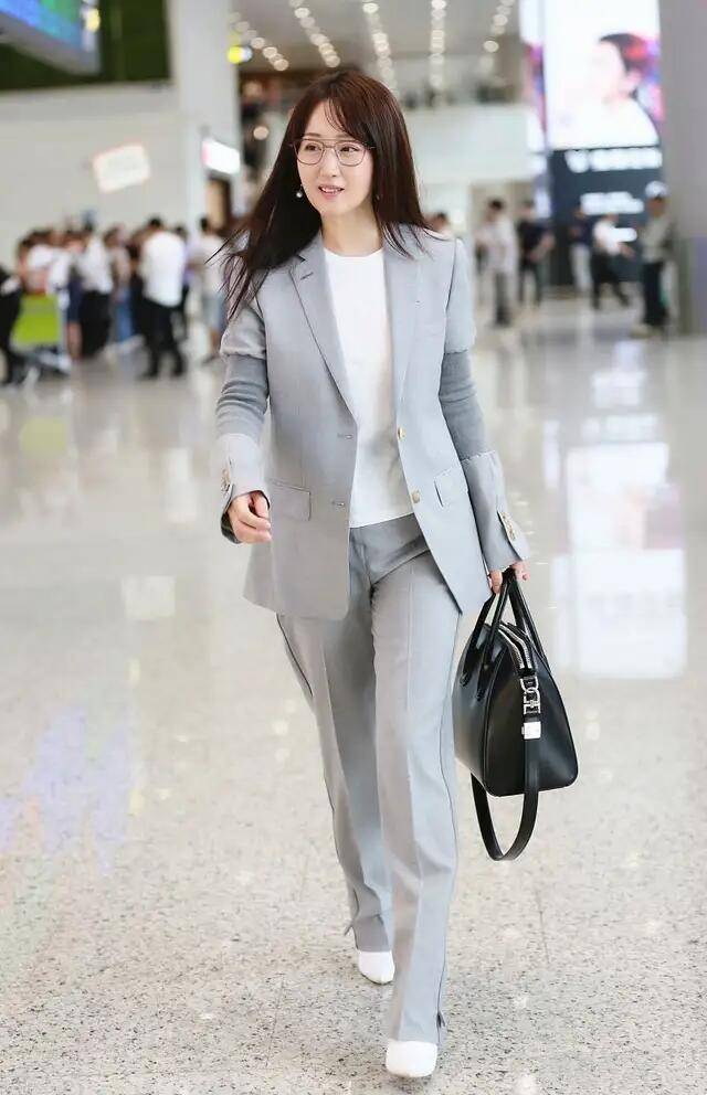 甜歌|杨钰莹奔五还嫁不出？面庞年轻气质大方，还是当年的“甜歌天后”