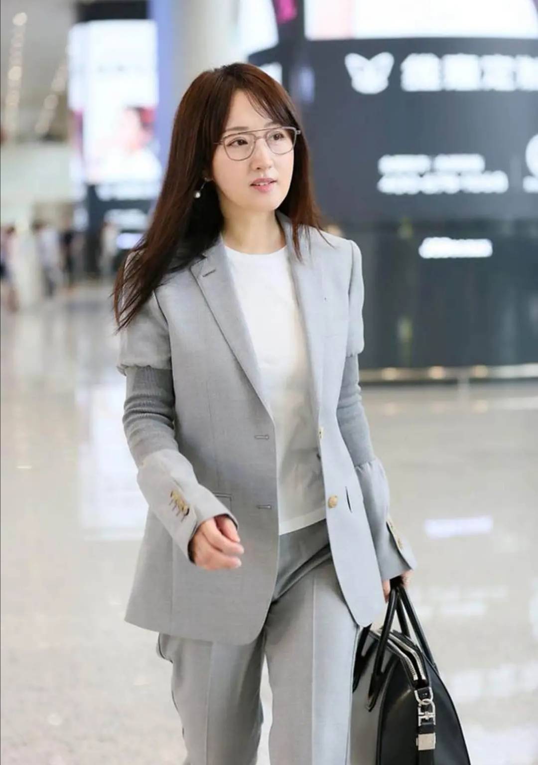 甜歌|杨钰莹奔五还嫁不出？面庞年轻气质大方，还是当年的“甜歌天后”