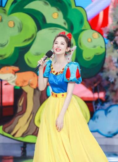 名牌|古力娜扎真是壕,一身名牌显高级感,至今还单身真可惜