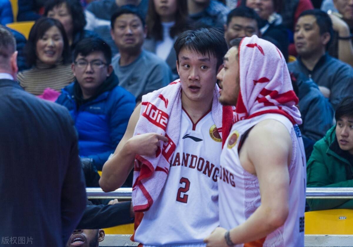 还原丁彦雨航追逐nba梦想经过,离开山东男篮2年,如今顶薪续约