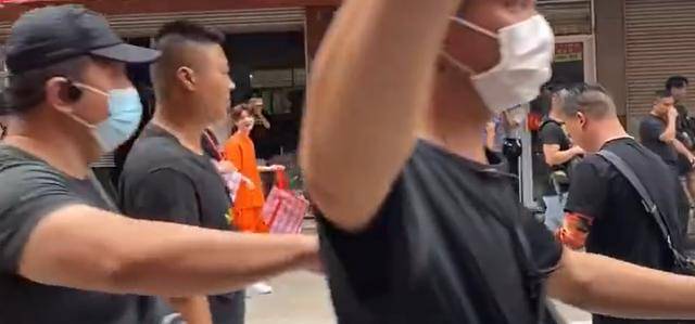 人员|原创邓超鹿晗录新综，安保人员语气生硬推搡开道，网友怼“戏子当道”