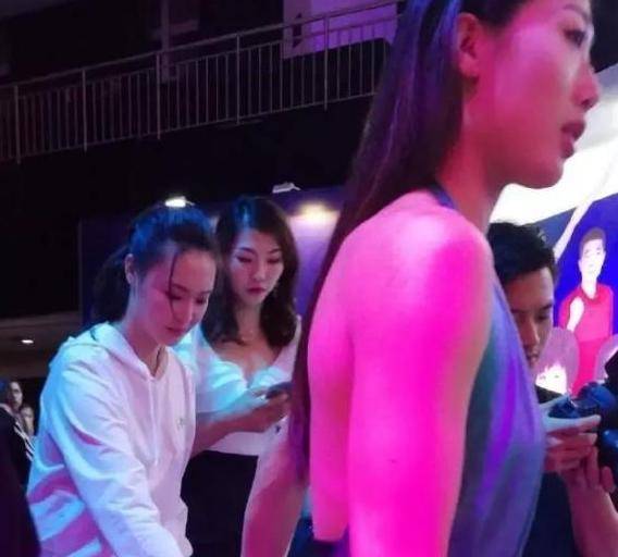 原创女排性感球员刘晏含身材凹凸有致大胆晒出腹肌网友点赞