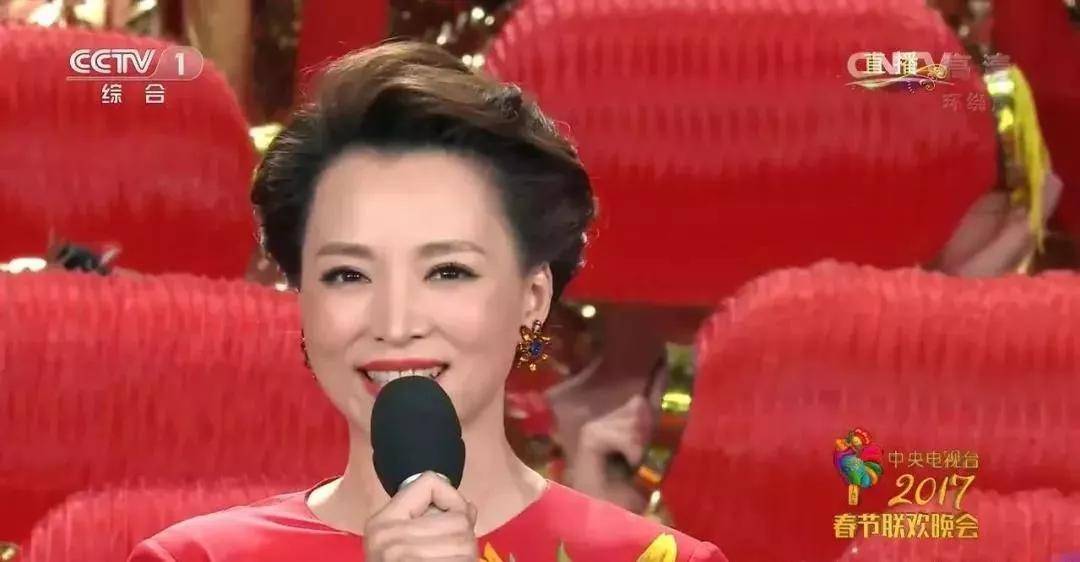 董卿|52岁的杨澜和46岁的董卿:活得漂亮的女人,应该是什么样的?