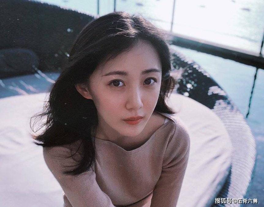 张丰毅儿媳新剧为成毅做配角,演了12年戏的她,为何始终不能大火
