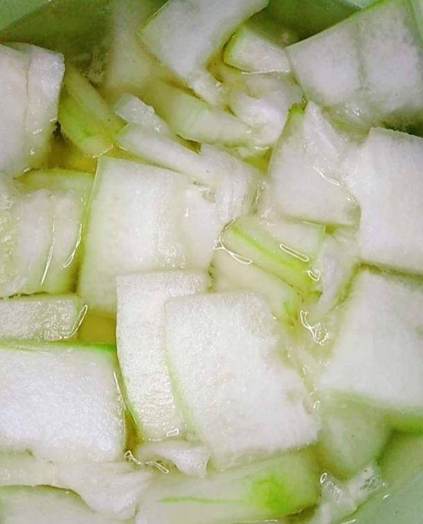 冬瓜|看老公大显身手冬瓜烧肉不难做