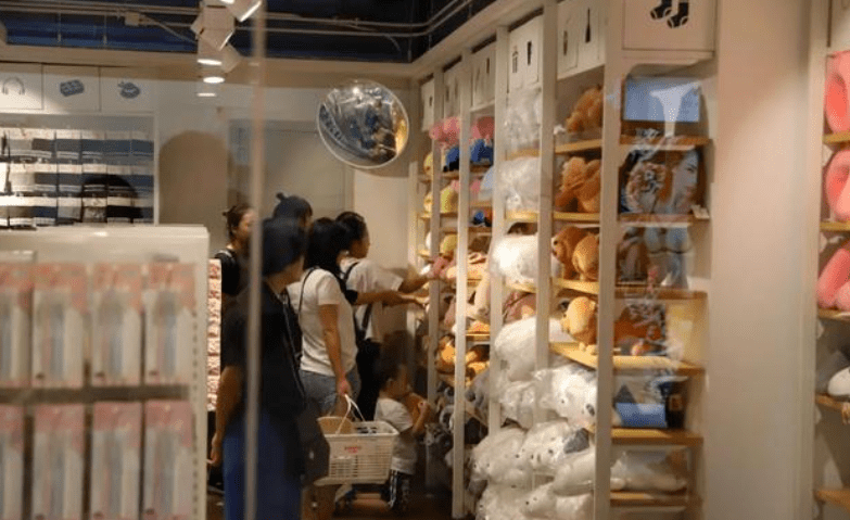 细数|名创优品的前身竟是街头10元店？细数那些挂着“洋牌”的国货