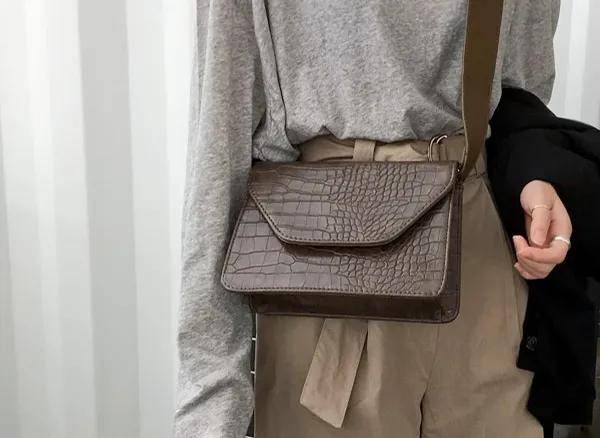 包包|初入职场的新人，如何选择包包？