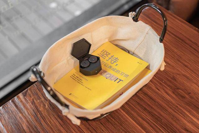 AirPods|「老罗推荐」时尚与科技完美结合，降噪完胜索尼WF-1000XM3