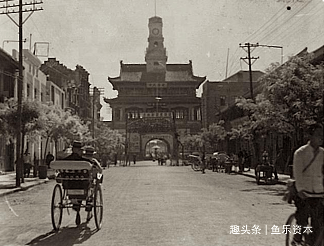 1939年的河南开封,图为远看鼓楼.