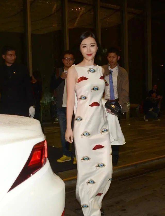 田朴珺童年照曝光,清纯甜美,有没有整容一目了然!