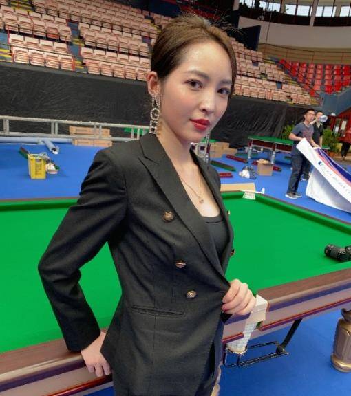 身材相貌傲人,最美台球单身女裁判_手机搜狐网