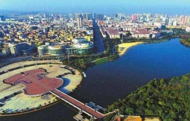 预计2020年曲靖GDP_曲靖医专宿舍图2020(2)