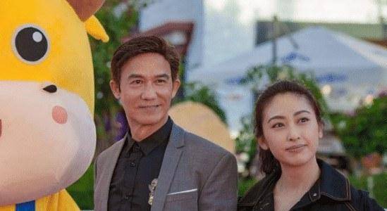 他是香港“第一反派”，51岁时娶小23岁娇妻，