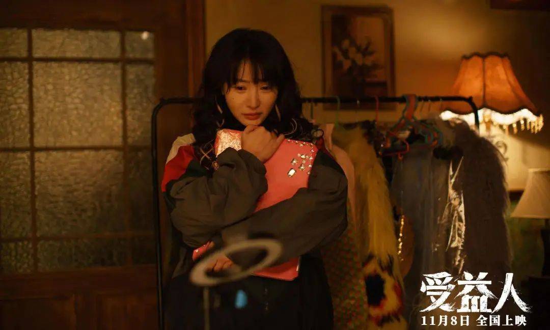 嫩黄色|柳岩穿嫩黄色抹胸裙秀性感魅力！雪肤娇嫩魔鬼曲线迷人