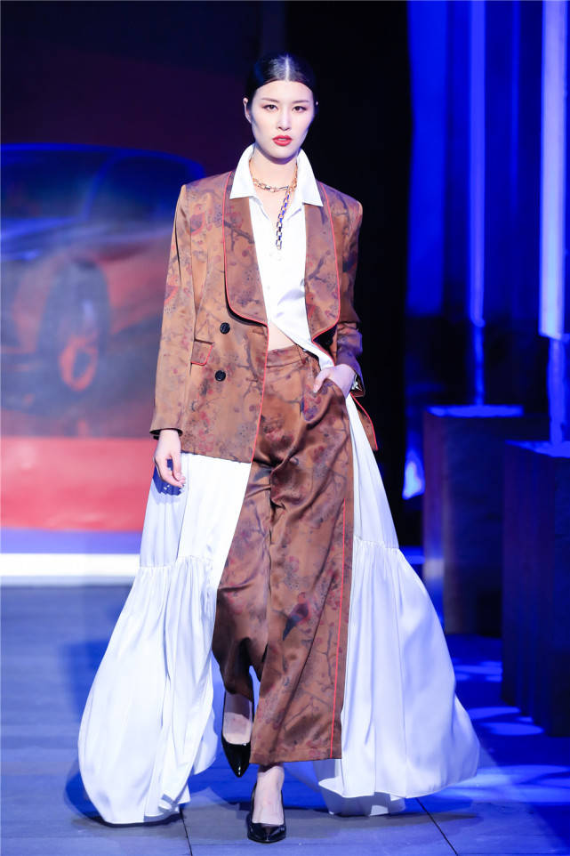 时尚|湛湛长江去 时尚骤雨来