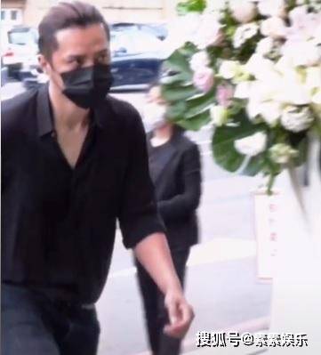 黄鸿升追悼会：罗志祥突然现身，剪新发型送别