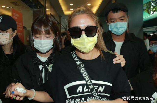 黄鸿升追悼会：罗志祥突然现身，剪新发型送别