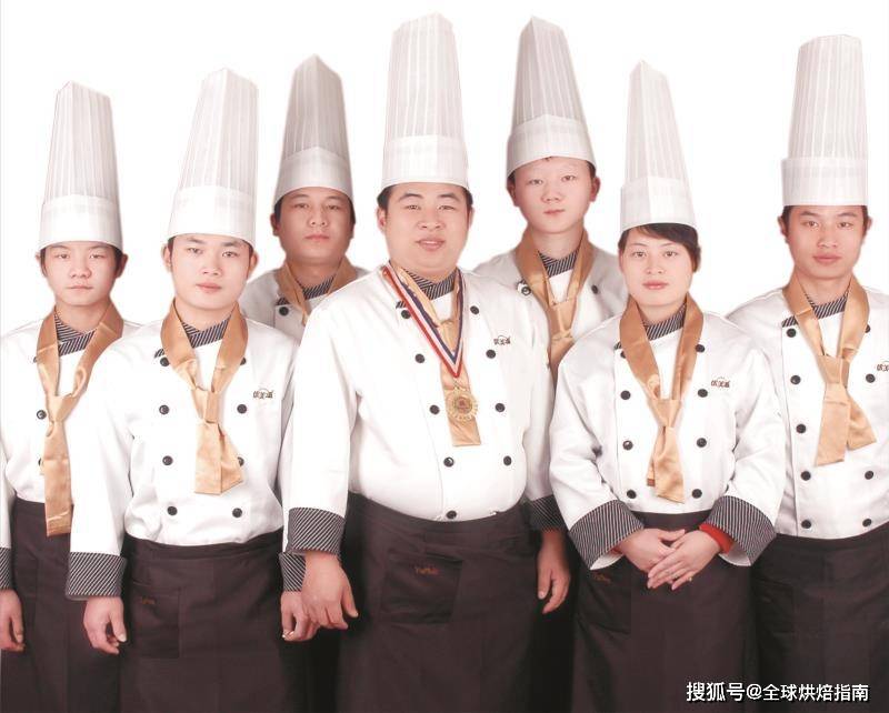 品牌|7个月入门烘焙，18岁当厂长，扶持10余个品牌，拥有100多个徒弟