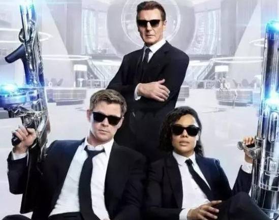 爆炸|国货逆天球鞋，脚感爆炸，送衣服还联名，发售价竟低于一千