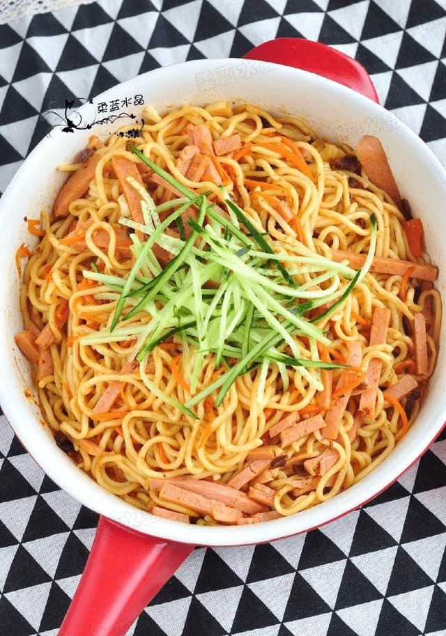 如何做炒面的面条过不过凉水 628638cb971041f3813a19574358e361.png