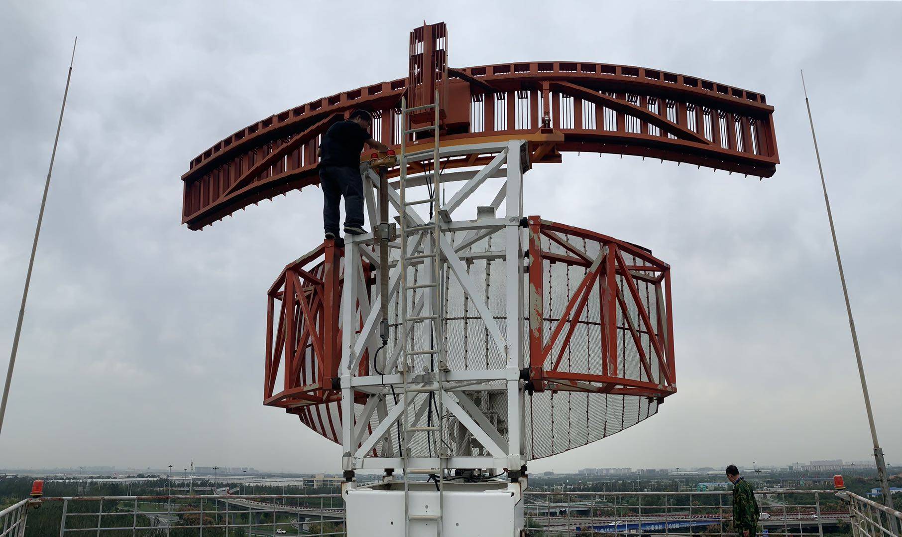 西北空管雷达室完成indra二次雷达秋季换季工作
