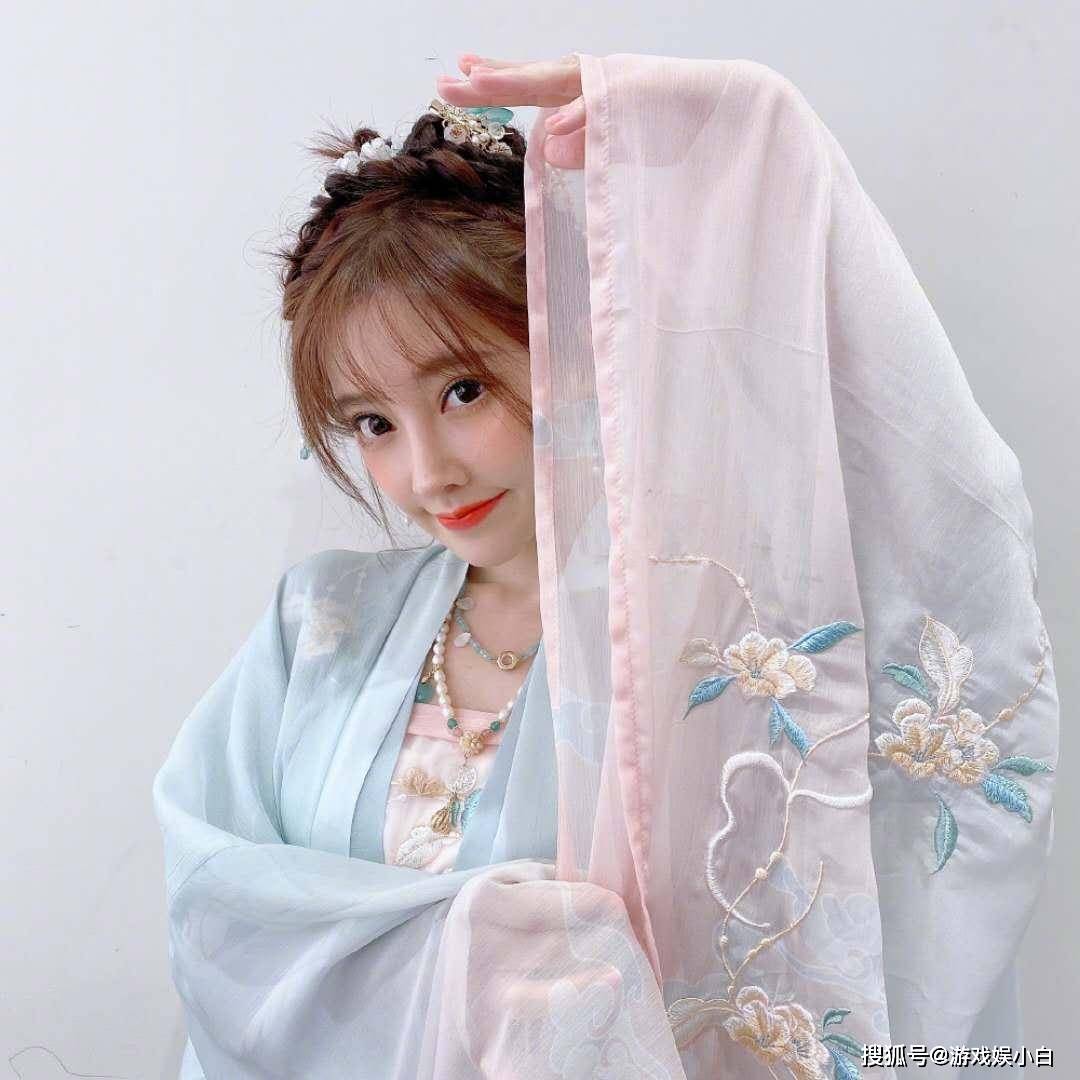 长相|冯提莫才是最合格女友？身材气质绝佳长相甜美，唱歌一级棒