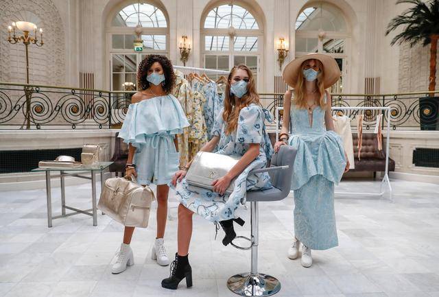 直播|高圆圆喜提新代言强势回归时尚圈，纽约时装周暗淡落幕 丨一周时尚大事件