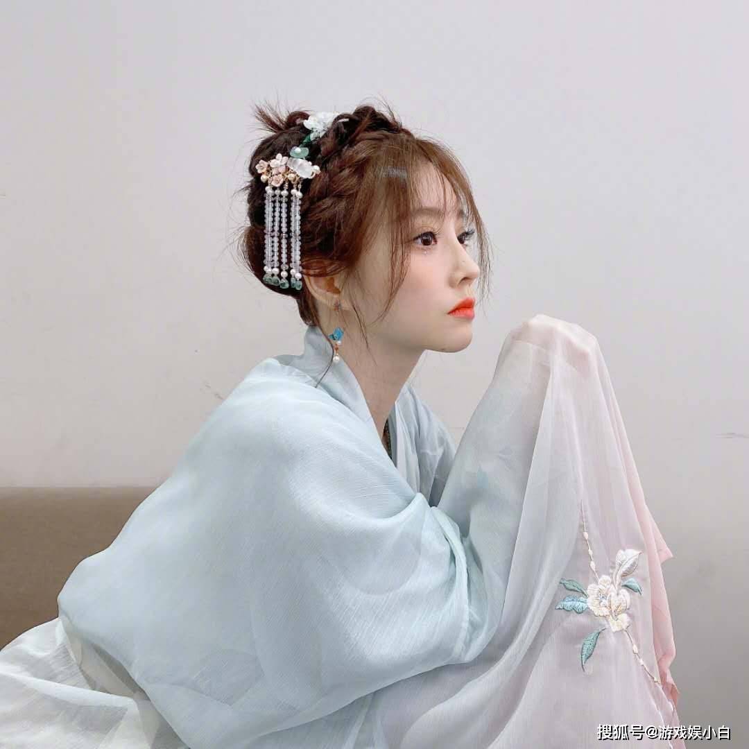 长相|冯提莫才是最合格女友？身材气质绝佳长相甜美，唱歌一级棒