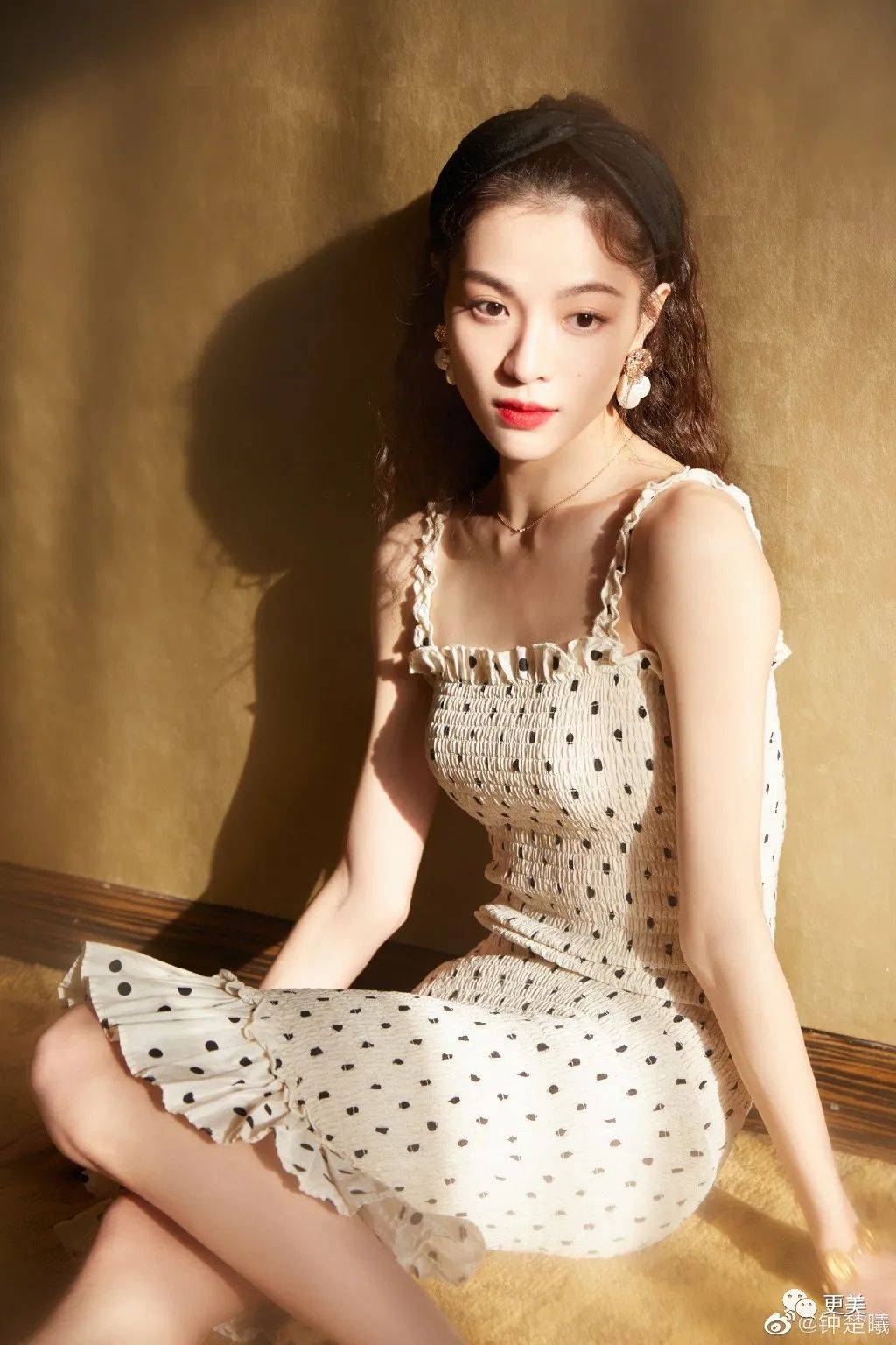 fa|钟楚曦妈妈暴露她整形石锤，虞书欣土成乡镇女企业家…