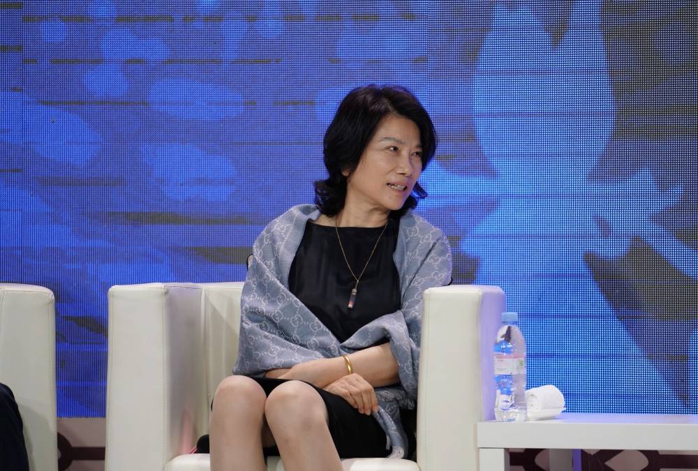 董明珠化身带货女王:今年直播已狂揽341.8亿 等于格力