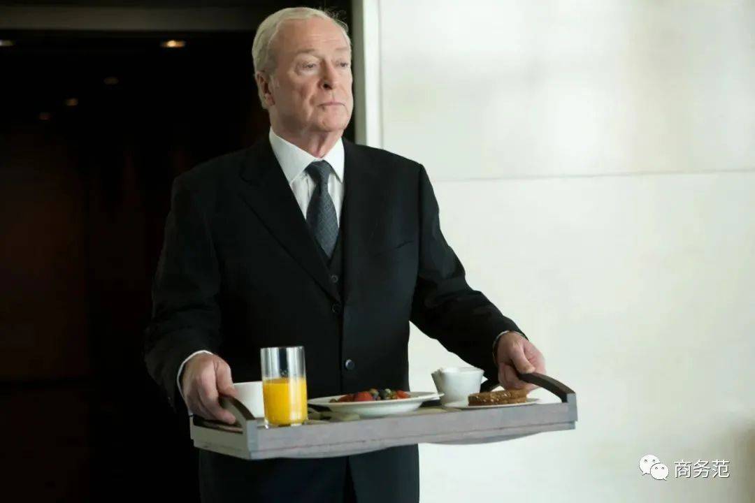 西装|诺兰拍的男人为啥那么帅？穿西装、梳油头、开兰博基尼…