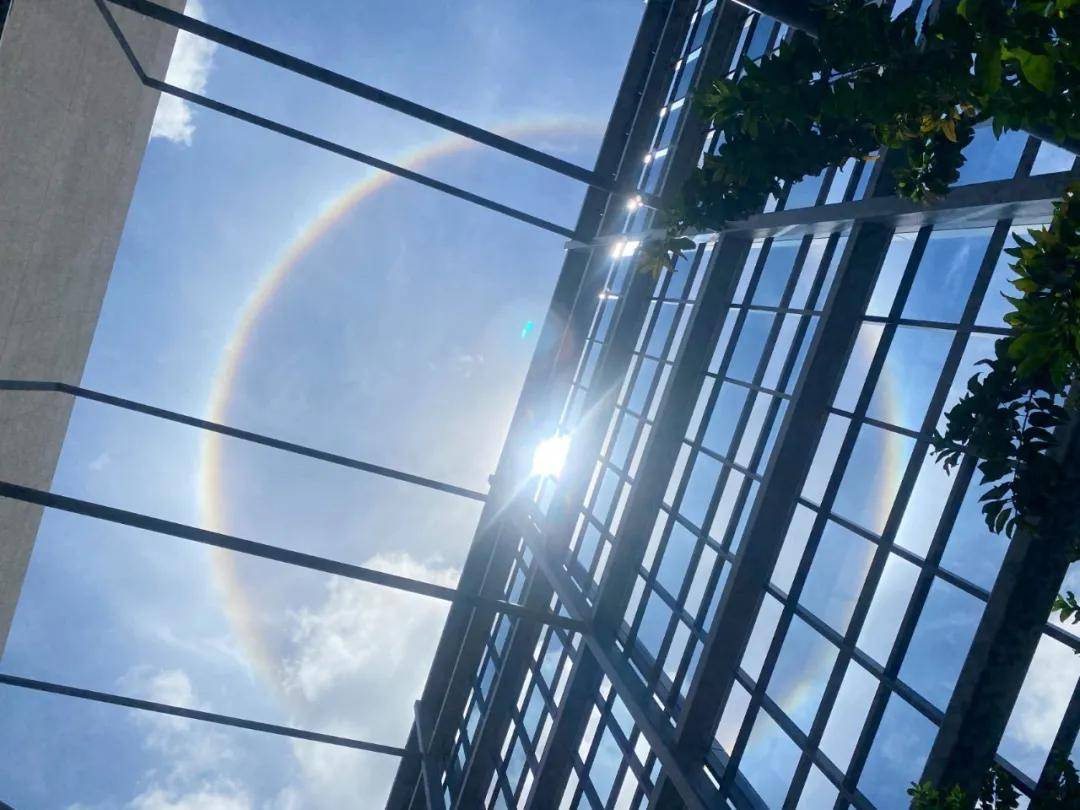 异象|突发!新加坡天降异象,绝美日晕刷屏了~(多图+视频)