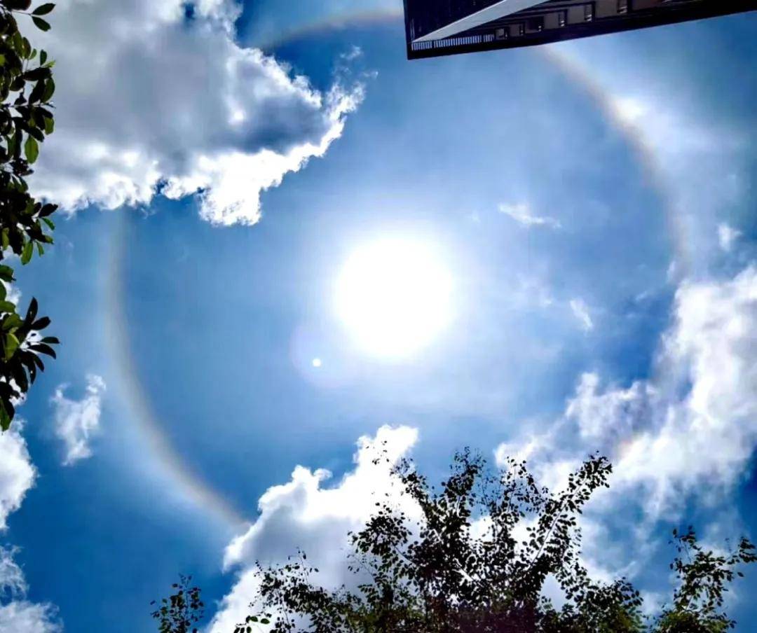 异象|突发!新加坡天降异象,绝美日晕刷屏了~(多图+视频)